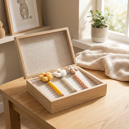 3 attache tetine dans une boite de rangement