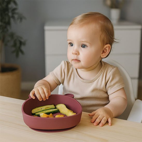 Assiette bébé ventouse avec nourriture