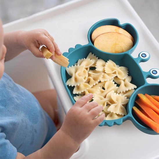 Assiette bebe avec pomme macaroni carotte 