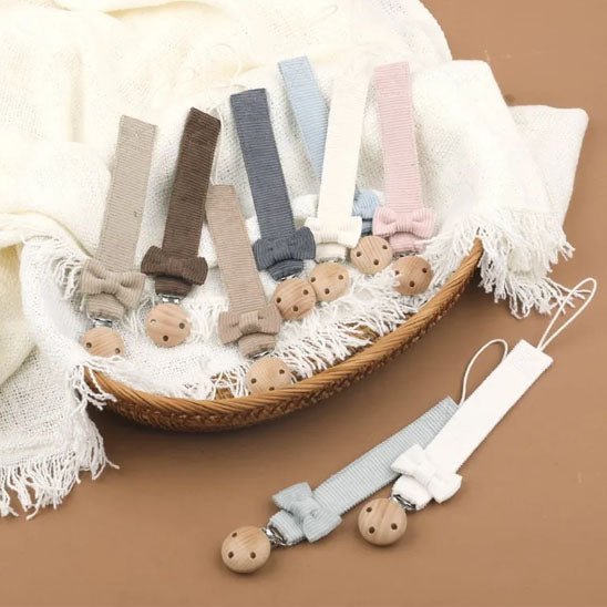 attache- tetine choisi blanc gris avec pince