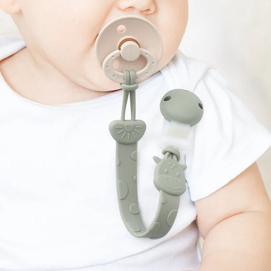 attache tetine en silicone atachee avec une tetine