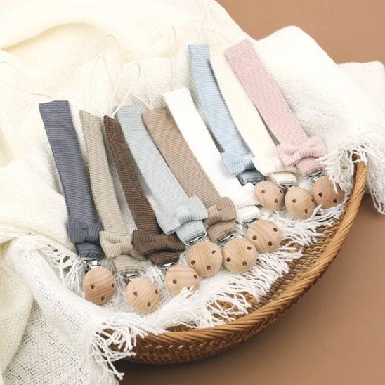 attache tetine sur charpe plus couleur