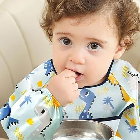 Bavoir manche longue avec bébé mange