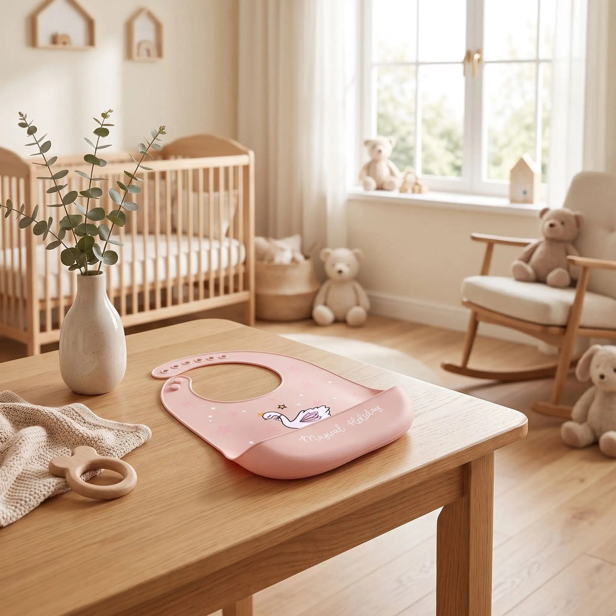bavoir récupérateur avec motif cygne étoile sur table