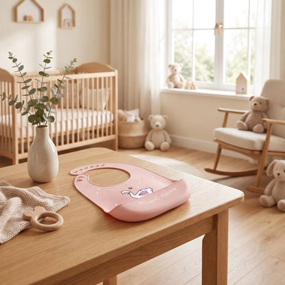 bavoir récupérateur avec motif cygne étoile sur table