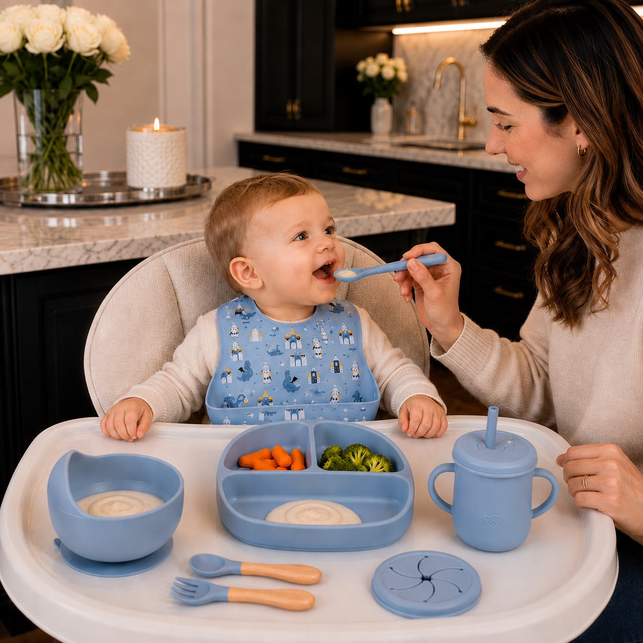 bebe mange avec un coffret repas bebe couleur bleu