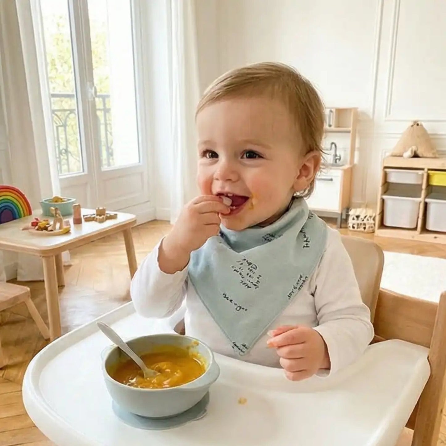 bébé porte bavoir bandana bleu