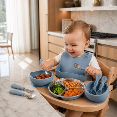 Coffret repas bébé bleu sur chaise haute