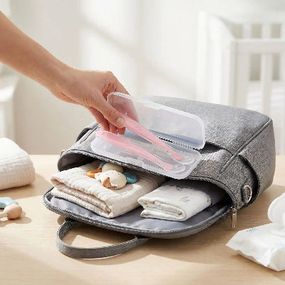 cuillère bebe silicone dans une boite