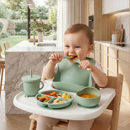 Coffret repas bébé couleur vert sur table