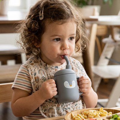 Gobelet pour  bébé gris avec bébé