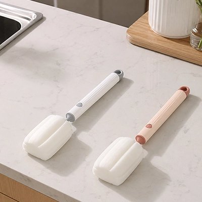 goupillon biberon avec deux couleurs blanc et rose