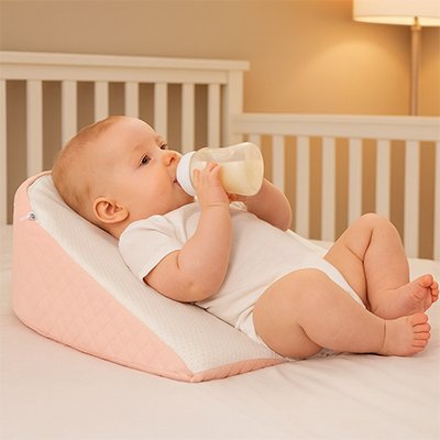 Plan incliné pour bébé rose
