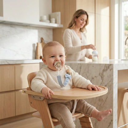 tetine attaché avec une attache tetine