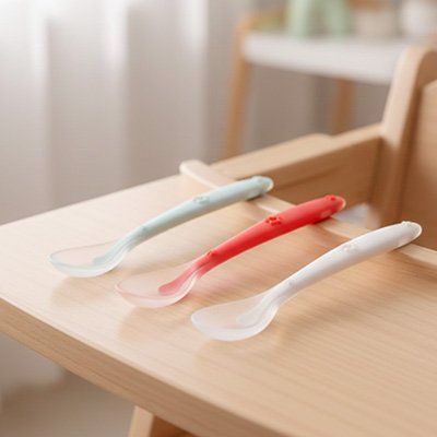 Trois couleures cuillère pour bébé 