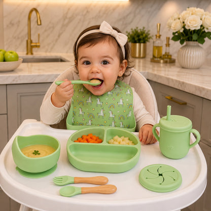 un coffret repas bebe sur chaise haute