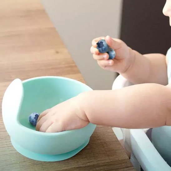 Une assiette bébé  verte