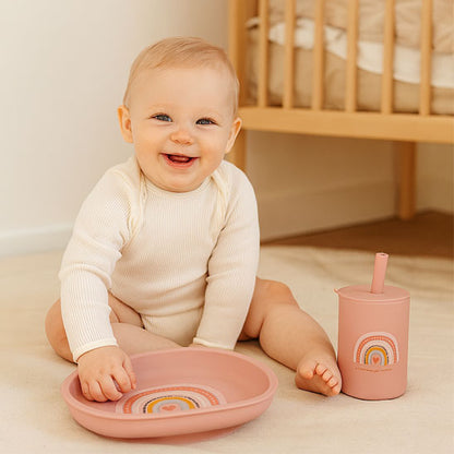 verre bébé à côté du  bébé